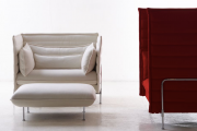 Кресло Love Seat и софа с высокой спинкой из коллекции Alcove,  Studio Bouroullec, 2007 © Vitra
