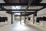 Интерьер  магазина бренда Иссе́й Мия́ке ‘a-poc able’, Киото, 2021