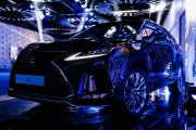 Lexus RX, инсталляция от Зорика Истомина
